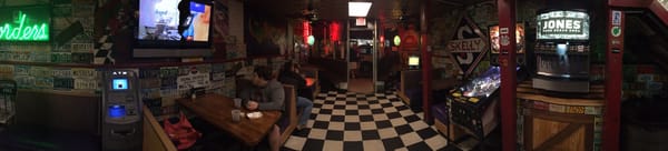 Gilroy's Pizza Pub by null