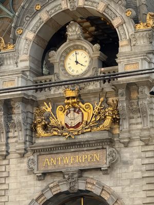 Antwerpen-Centraal station by null