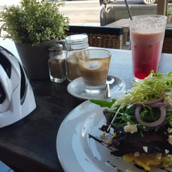 Elefant Lounge Cafe - Delicious food and very friendly service.