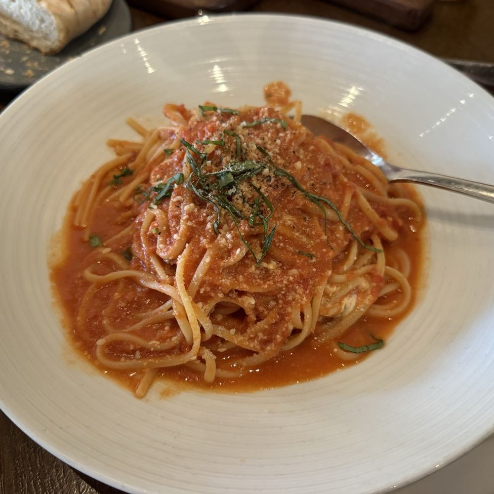 Mio Modo - Linguine Arrabiata - Italian Near Me - St. Charles, Illinois Mio Modo - Linguine Arrabiata - Italian Near Me - St. Charles, Illinois