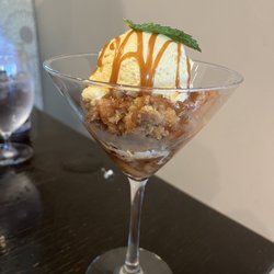 District 21 Restaurant - Apple crisp