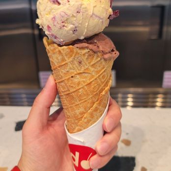 Scooped by Demetres - Ice Cream & Frozen Yogurt Near Me - Toronto, Ontario Scooped by Demetres - Ice Cream & Frozen Yogurt Near Me - Toronto, Ontario