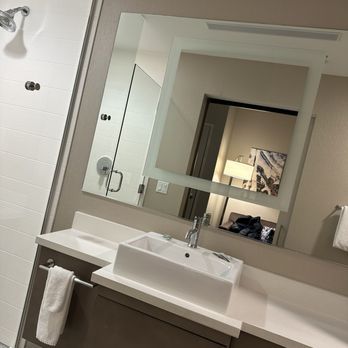 SpringHill Suites by Marriott Milwaukee Downtown - Hotels Near Me - Milwaukee, Wisconsin