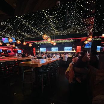 Happy Camper - Main seating area - Pizza Near Me - Chicago, Illinois