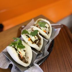 88 Street Food - Bun bun lemon grass pork