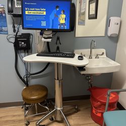 Kaiser Permanente Medical Center - Orthopedics exam room.