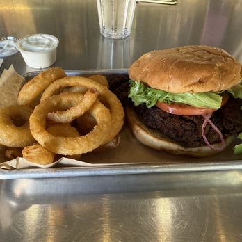 MoJo's Local Tap & Kitchen - Fried Chicken Sandwich sub Onion Rings - Beer Bar Near Me - Sacramento, California