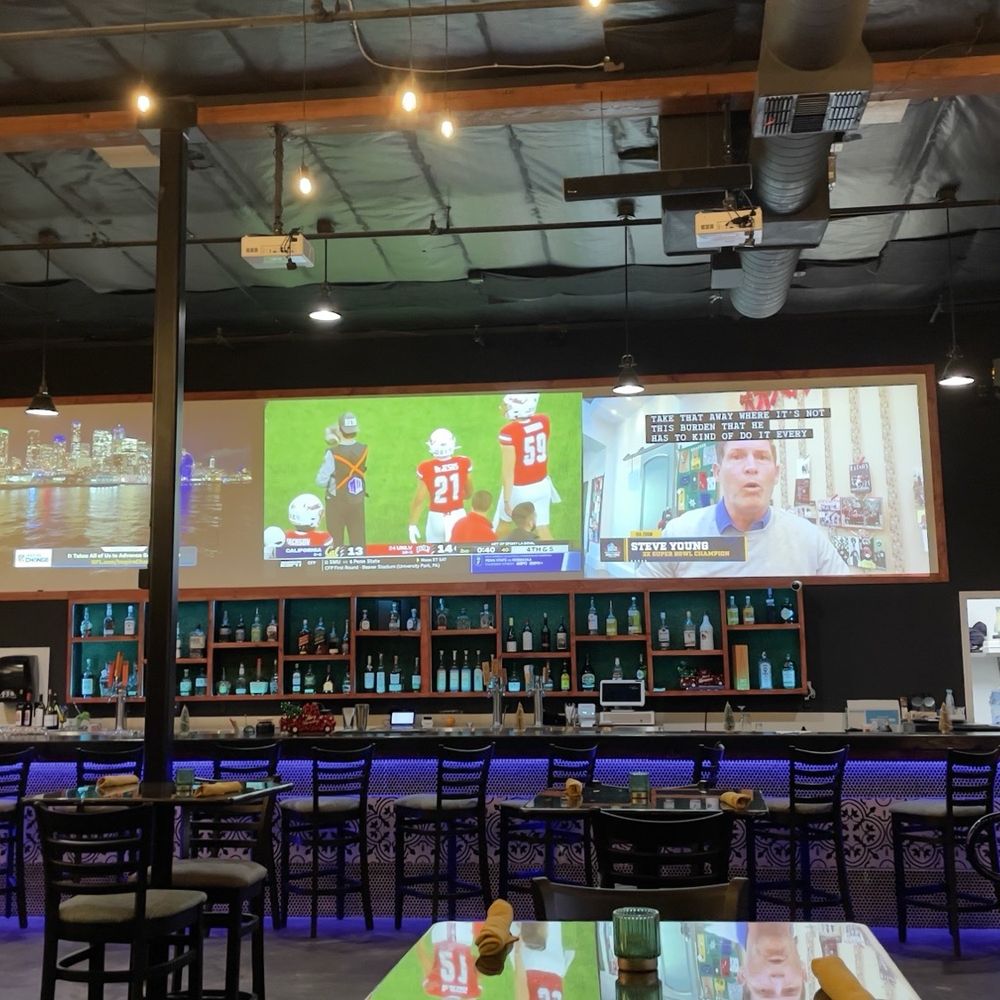 Mango Haus Lounge - The bar - New American Near Me - Tehachapi, California