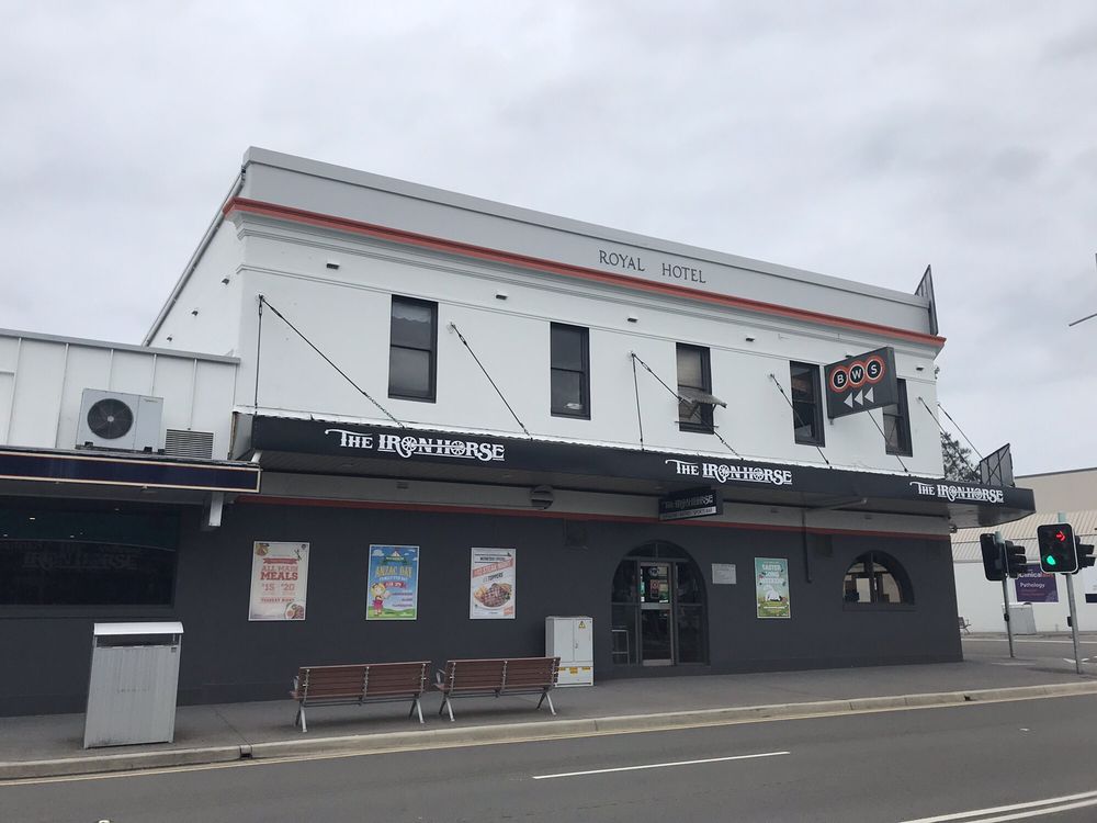 IRON HORSE INN & CARRIAGE BISTRO Main Rd, Cardiff New South Wales