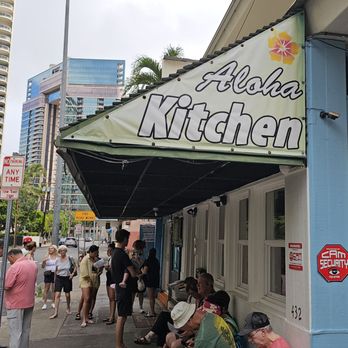 Aloha Kitchen - Outside waiting for this yummy experience...lots of energy! - Breakfast & Brunch Near Me - Honolulu, Hawaii
