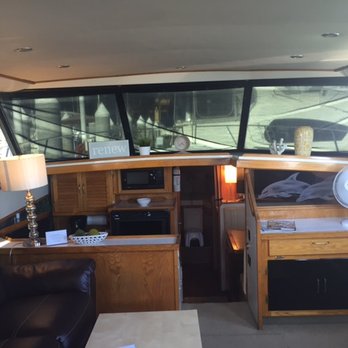 Dockside Boat & Bed - Living room area looking towards kitchen of Sea Peepers. - Boat Charters Near Me - Long Beach, California Dockside Boat & Bed - Living room area looking towards kitchen of Sea Peepers. - Boat Charters Near Me - Long Beach, California