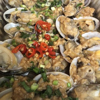 Chat Bar - Clams in garlic sauce - Bars Near Me - Unionville, Ontario