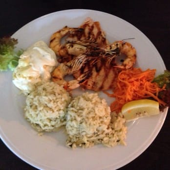 Restaurant Olympia - Lachs mit Riesengarnelen und Butterreis. Dazu einen Dip. - Greek Near Me - Berlin, BE
