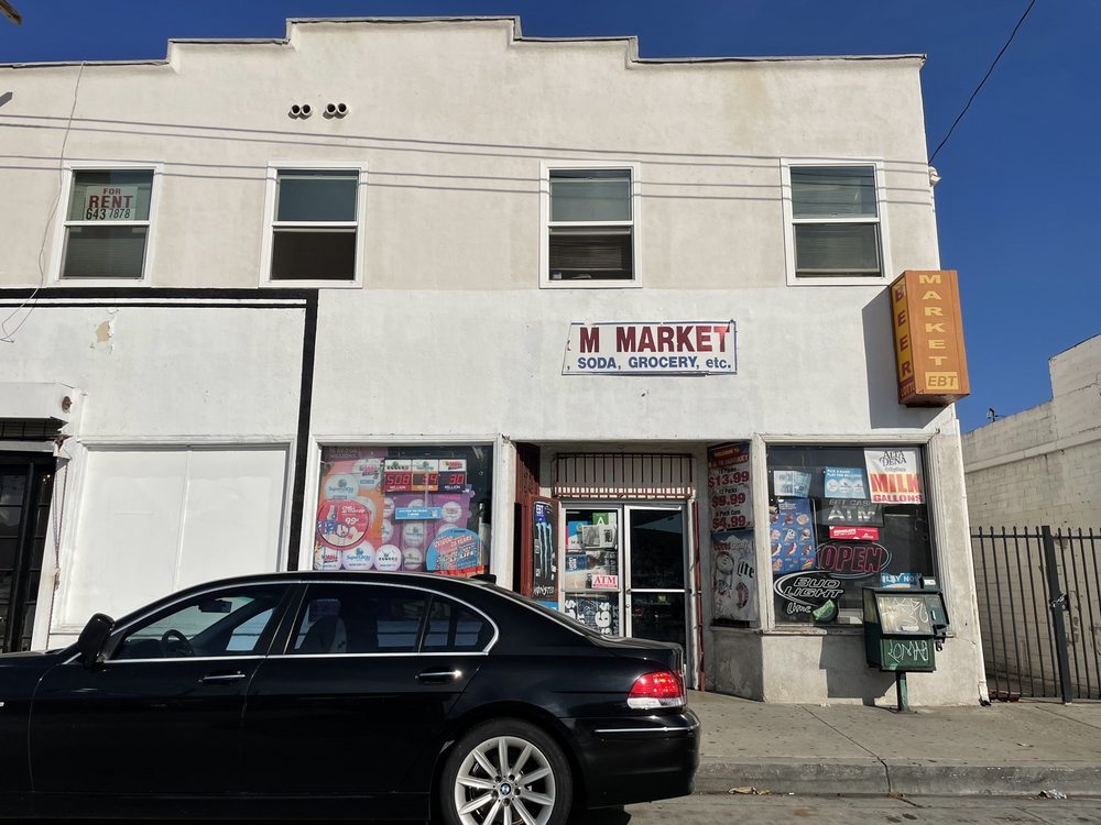 M & M Market Logo