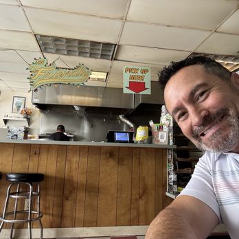 The Friendly - Waiting for my delicious burger - Pizza Near Me - San Diego, California The Friendly - Waiting for my delicious burger - Pizza Near Me - San Diego, California