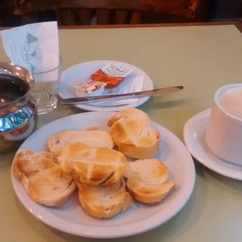 Delu - Desayuno rico rico, pero no son tan generosos con el queso y la mermelada - Cafeteria Near Me - Buenos Aires, C
