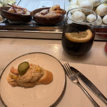 A Taberna do Bispo - Tapa cangrejo frío con vermut rosso - Tapas/Small Plates Near Me - Santiago de Compostela, C A Taberna do Bispo - Tapa cangrejo frío con vermut rosso - Tapas/Small Plates Near Me - Santiago de Compostela, C