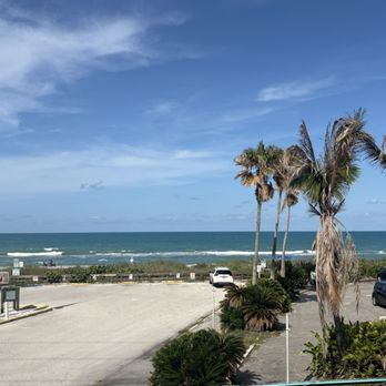 Port d'Hiver Bed and Breakfast - View from our room with a wraparound balcony - Bed & Breakfast Near Me - Melbourne Beach, Florida Port d'Hiver Bed and Breakfast - View from our room with a wraparound balcony - Bed & Breakfast Near Me - Melbourne Beach, Florida