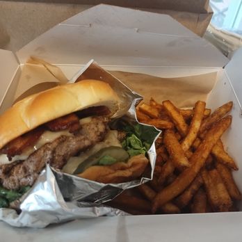 Denny's - "Beetlejuicy burger" missing the tomato, onion and special sauce ...ugh - American Near Me - Johnston, Rhode Island