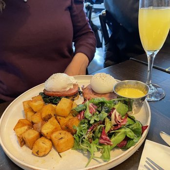 La petite joie - Eggs Benedict - French Near Me - Brooklyn, New York