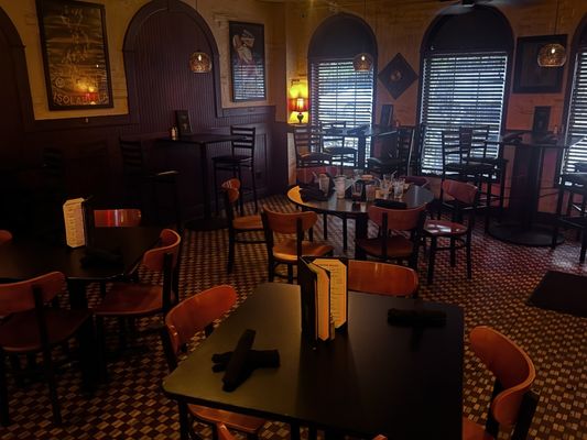 Cooper's on 5th by null