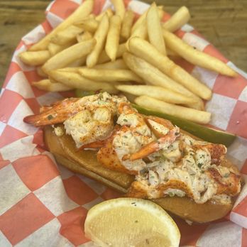Georgetown Seafood - Maine Lobster Roll - Seafood Near Me - Washington, DC, District of Columbia