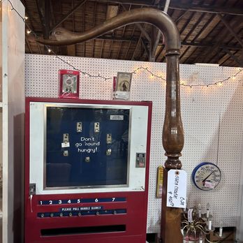 Golden Leaf Antique Market - Antiques Near Me - Mullins, South Carolina Golden Leaf Antique Market - Antiques Near Me - Mullins, South Carolina