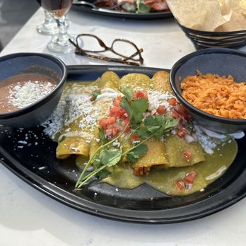 The Mexicano - Enchiladas of chicken tinga was meh but tortillas and green sauce beans and rice were firme AF! - Mexican Near Me - Phoenix, Arizona The Mexicano - Enchiladas of chicken tinga was meh but tortillas and green sauce beans and rice were firme AF! - Mexican Near Me - Phoenix, Arizona