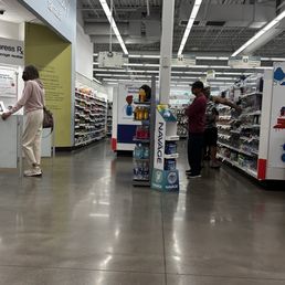 A line of 8 people, only one tech. A line of 8 people, only one tech.