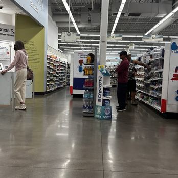 Walgreens - A line of 8 people, only one tech. - Drugstores Near Me - Lemon Grove, California Walgreens - A line of 8 people, only one tech. - Drugstores Near Me - Lemon Grove, California