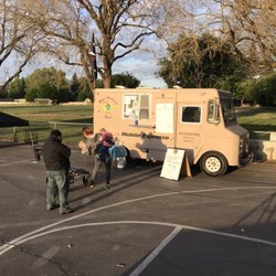 Run Around Brew - Cute lil coffee truck!