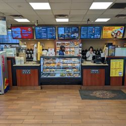 Heav'nly Donuts - Inside counter