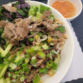 Bun Bo Way - Bun Thit Nuong (Lemongrass beef with rice noodles, veggies, and fish sauce) - Vietnamese Near Me - Westminster, California Bun Bo Way - Bun Thit Nuong (Lemongrass beef with rice noodles, veggies, and fish sauce) - Vietnamese Near Me - Westminster, California