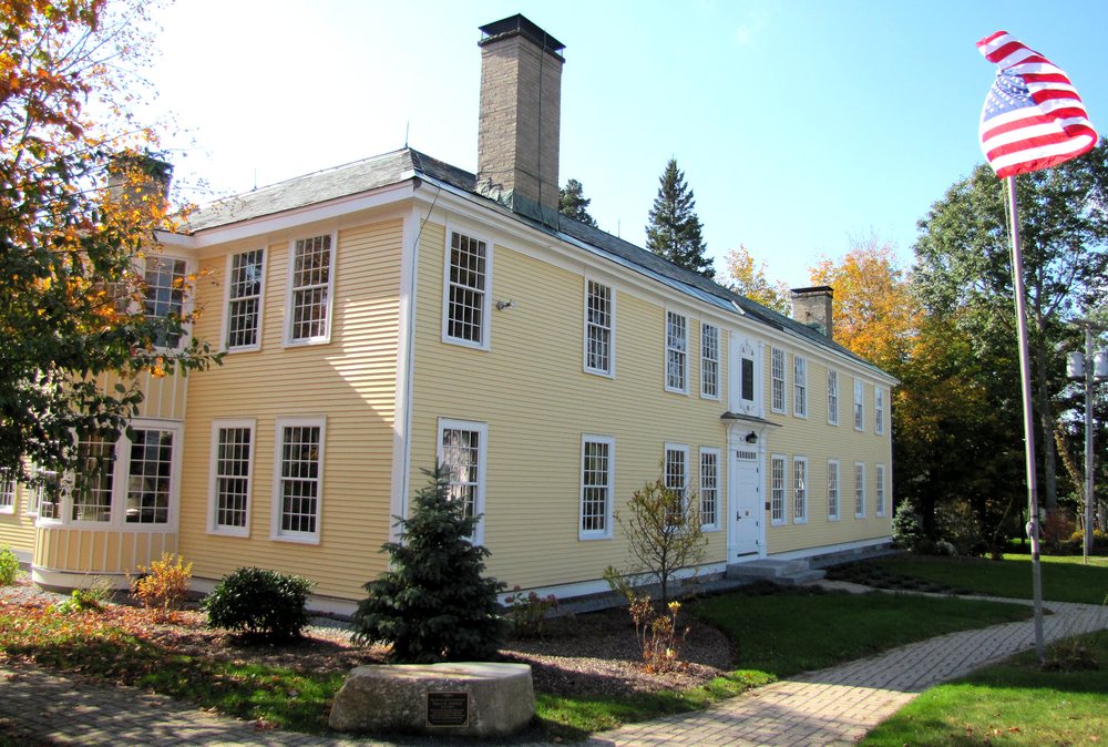 TRACY MEMORIAL LIBRARY 304 Main St, New London, New Hampshire