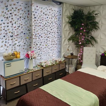 Tree World Spa - Massage Room - Massage Near Me - Centennial, Colorado
