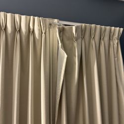 Malaga Inn - Broken curtains