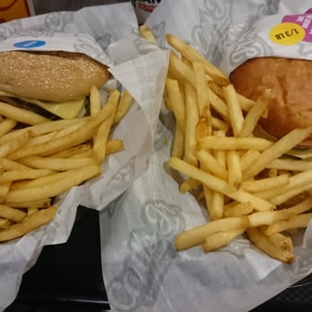 Carl's Jr - Burgers Near Me - Bateau Bay, NSW