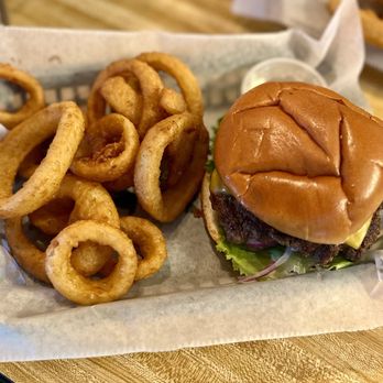 Valley River Brewery - Cheese Burger - Breweries Near Me - Murphy, North Carolina Valley River Brewery - Cheese Burger - Breweries Near Me - Murphy, North Carolina