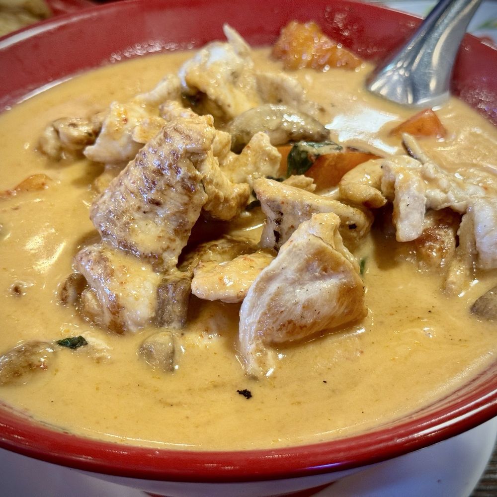 Degthai - Chicken Red Curry - Thai Near Me - Nashville, Tennessee Degthai - Chicken Red Curry - Thai Near Me - Nashville, Tennessee