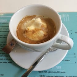 Cafe Velo - Espresso affogato.