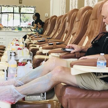 Bellagio Nails & Day Spa - Nail Salons Near Me - Kihei, Hawaii