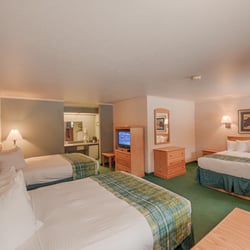 Brandin' Iron Inn - Three Queen Room