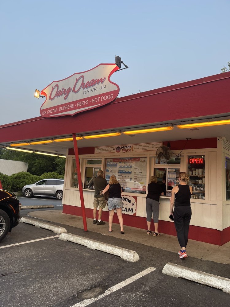 DAIRY DREAM DRIVEIN Updated August 2024 184 Photos & 98 Reviews 1229 W Park Ave