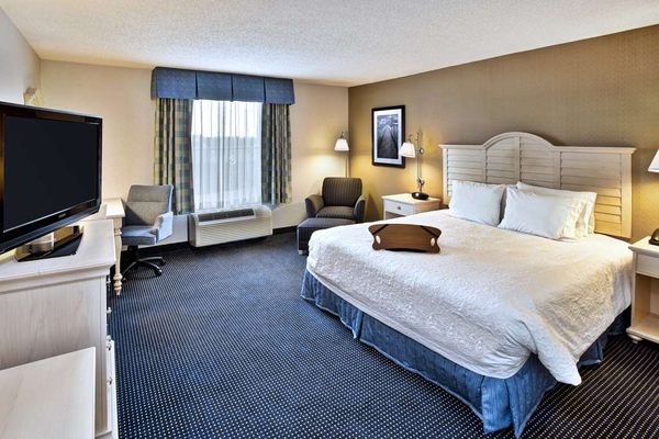 Hampton Inn & Suites Cape Cod-West Yarmouth by null