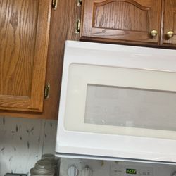 Leticia’s House Keeping - House cleaning
