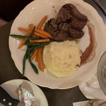John Sparr Tavern - Filet mignon with mashed potatoes, carrots and green beans. - American Near Me - Glendale, California John Sparr Tavern - Filet mignon with mashed potatoes, carrots and green beans. - American Near Me - Glendale, California