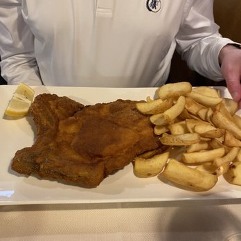 Taverna San Trovaso - Fried pork chop and fries - Italian Near Me - Venezia, VE Taverna San Trovaso - Fried pork chop and fries - Italian Near Me - Venezia, VE