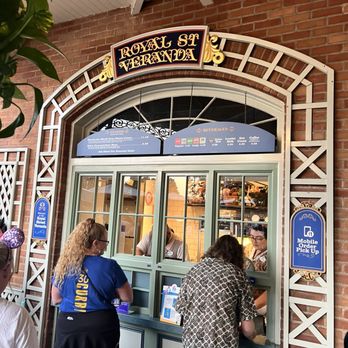 Royal Street Veranda - Order pick up area - New American Near Me - Anaheim, California Royal Street Veranda - Order pick up area - New American Near Me - Anaheim, California