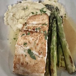 Halibut with mashed potatoes and asparagus Halibut with mashed potatoes and asparagus