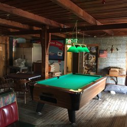 Stanwood Hotel & Tavern - Pool table